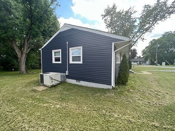 5th image of 1014 Hillcrest Dr