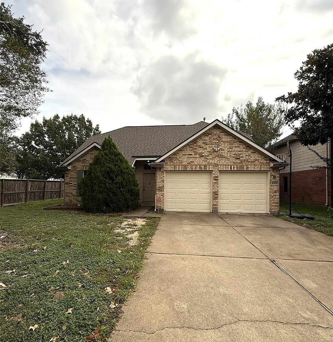 3 bed, 2.5 bath, 2004 sqft, $1,895 — Photo 2