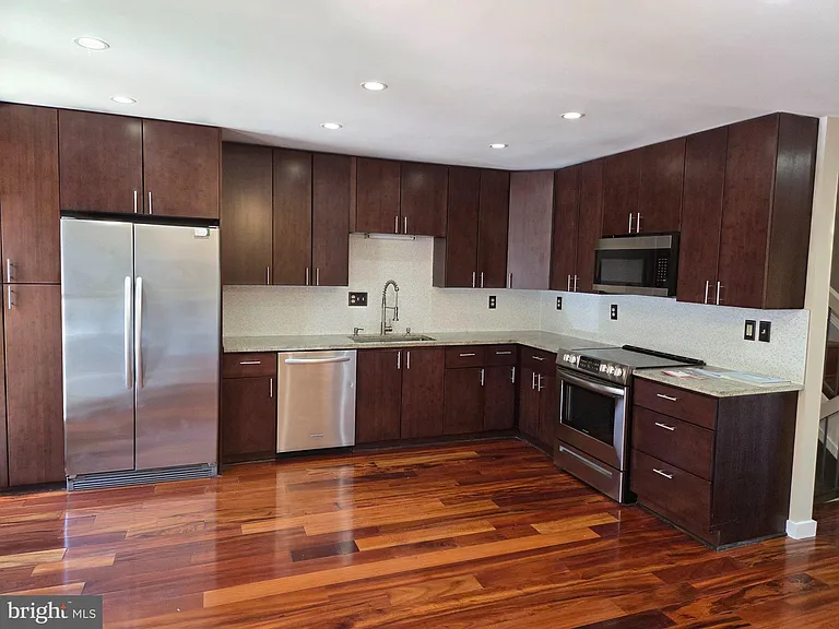 1733 Cy Ct — Photo 4