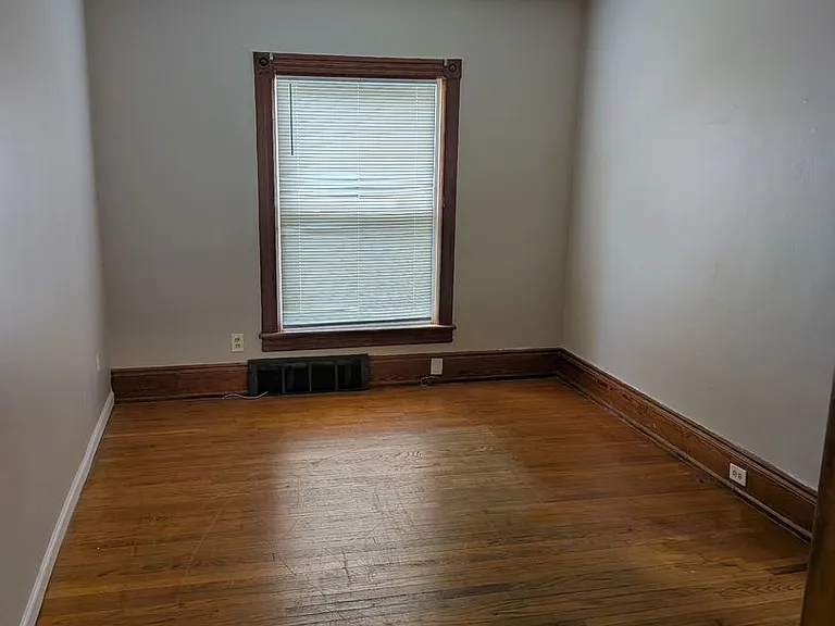 518 Washtenaw Ave — Photo 9
