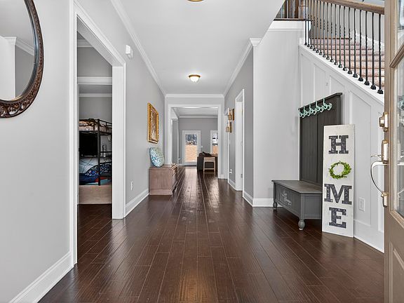 4th image of 1100 McInteer Cir