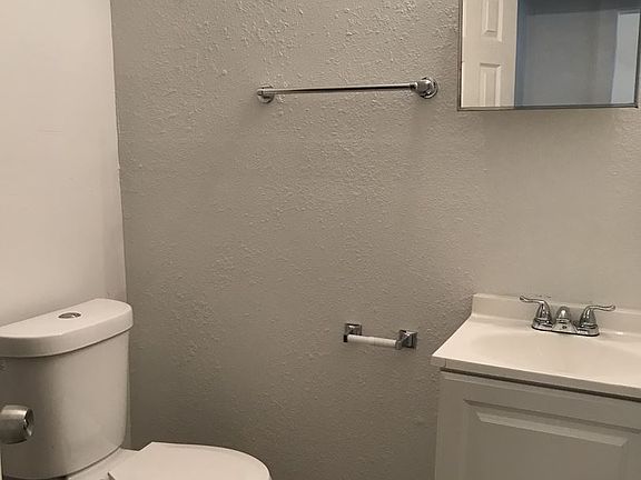 3rd image of 1928 W Capitol Dr APT 4