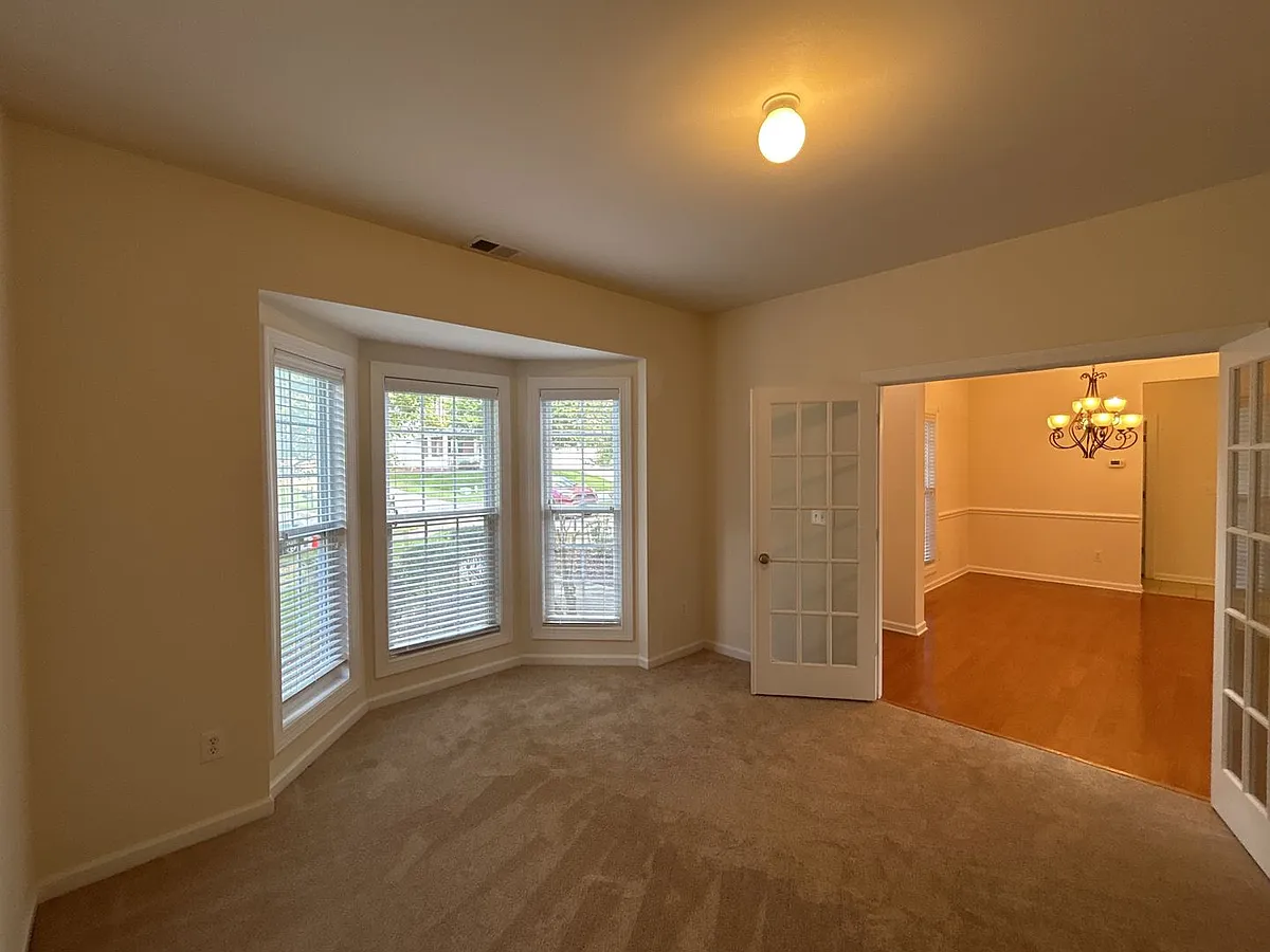 Building Photo - 16110 Cloverleaf Ct