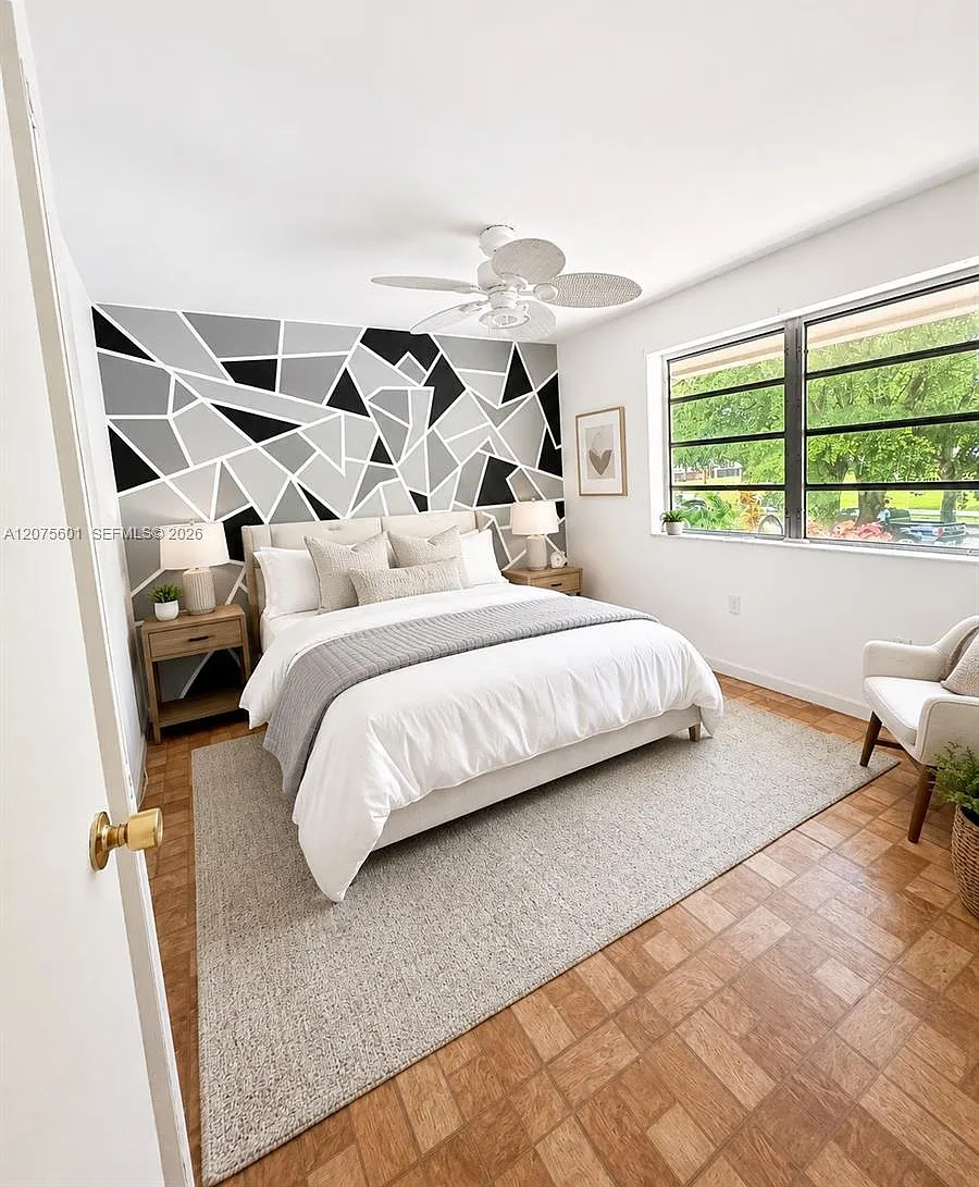Lake & Tennis Villas Ph 1 — Photo 4