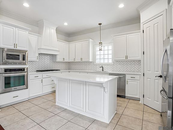 3rd image of 3229 Rue D'orleans
