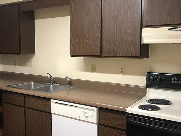 4th image of 273 Maplewood Dr APT 104