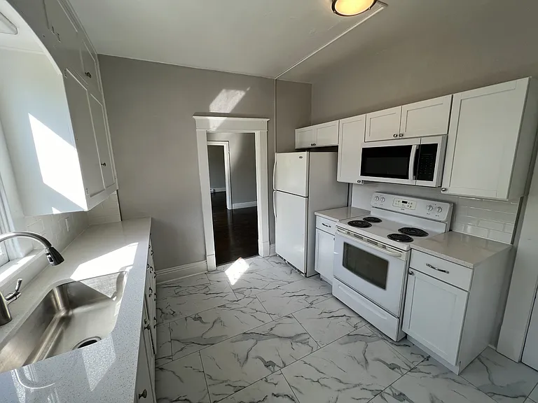 420 Lincoln St — Photo 4