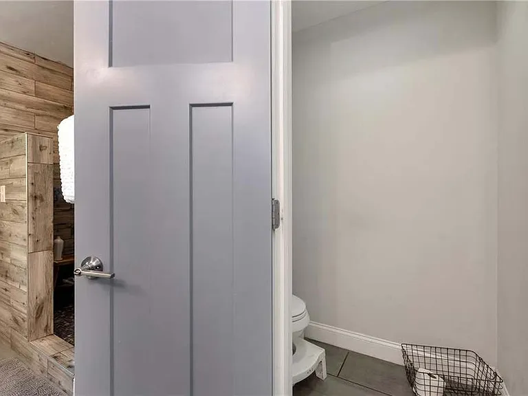 2424 Melinda Ct — Photo 25