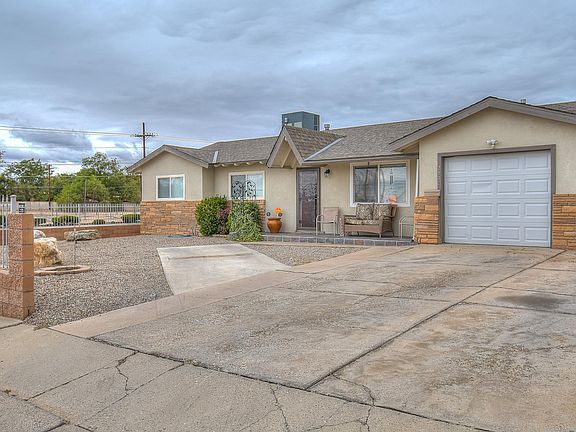 3rd image of 2932 Hermosa Dr NE
