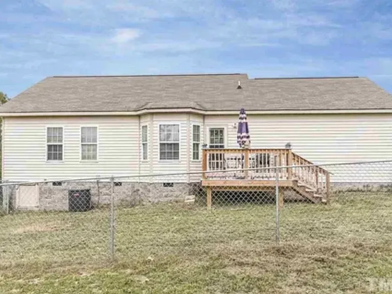Backyard with deck - Full size patio set can be placed on deck.