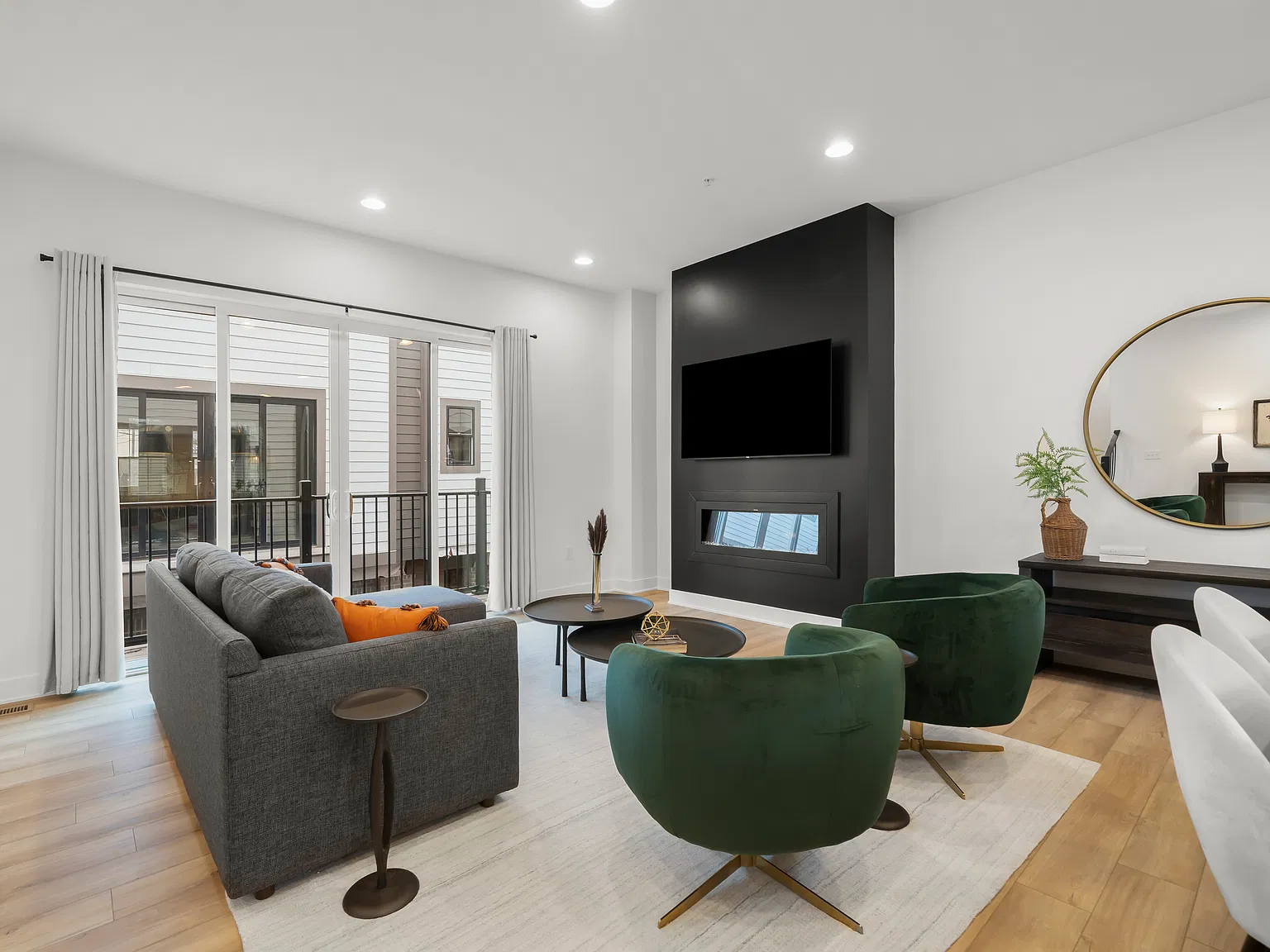 2 bed, 2454 sqft, $7,500 — Photo 3