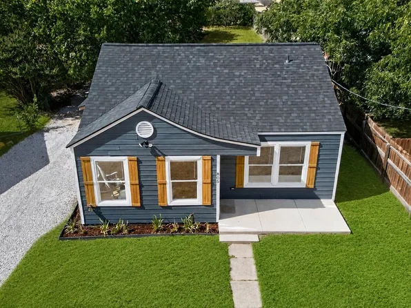 805 Adkins St, Bowie, TX 76230