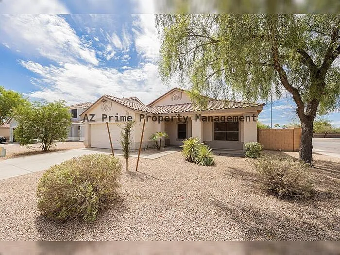 4 bed, 2.0 bath, 2175 sqft, $2,495 — Photo 3