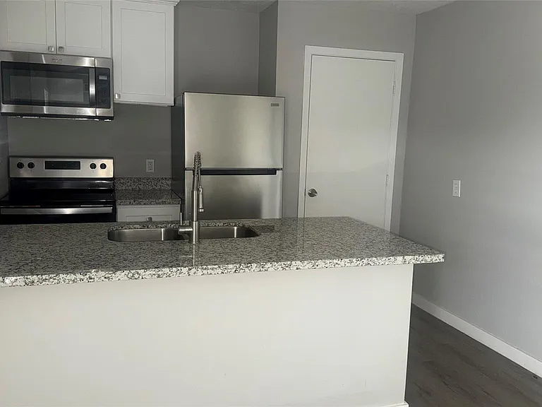 1660 Richmond Ave #12 — Photo 1