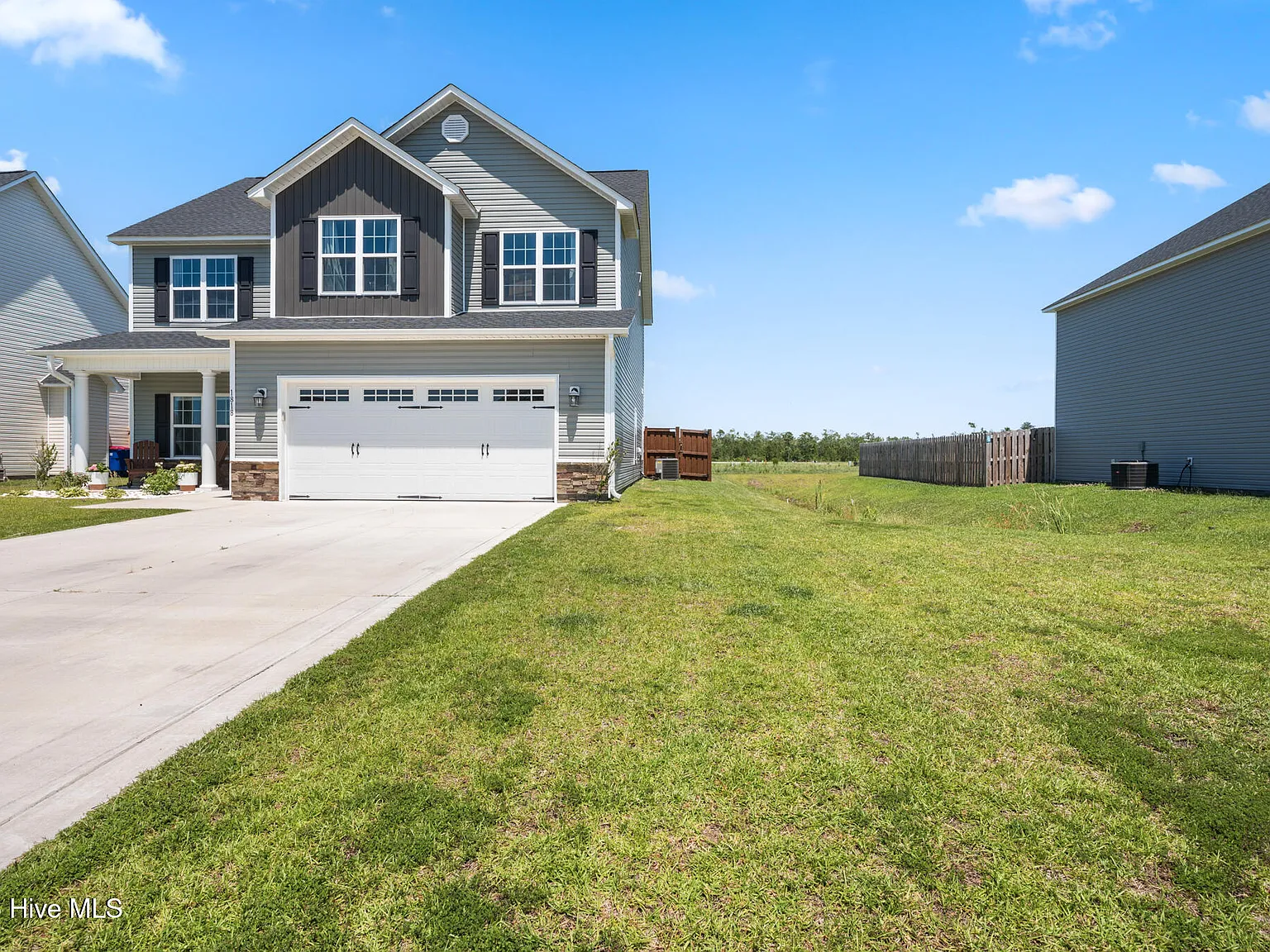 4 bed, 2.5 bath, $2,200 — Photo 4