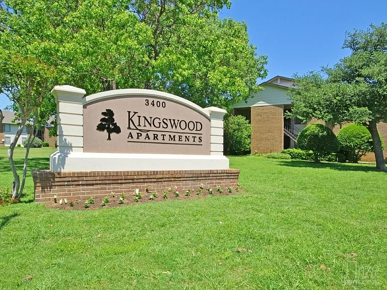 Kingswood Apartments — Photo 22