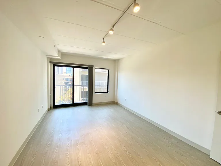 750 Harrison St — Photo 8