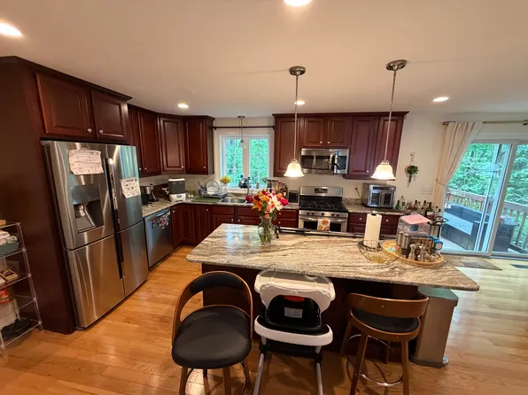 5 Crystal St, Billerica, MA 01821