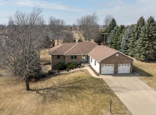 10699 Blue Jay Dr, Peosta, IA 52068