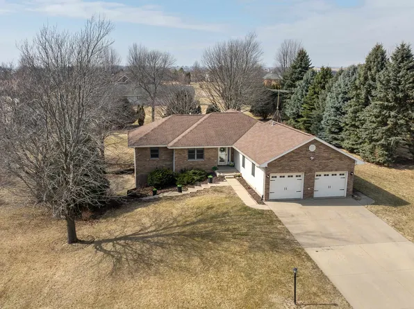 10699 Blue Jay Dr, Peosta, IA 52068