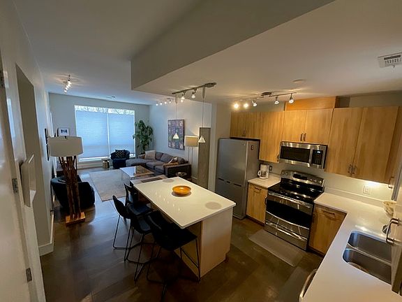 2nd image of 465 S Locust Ave APT 1