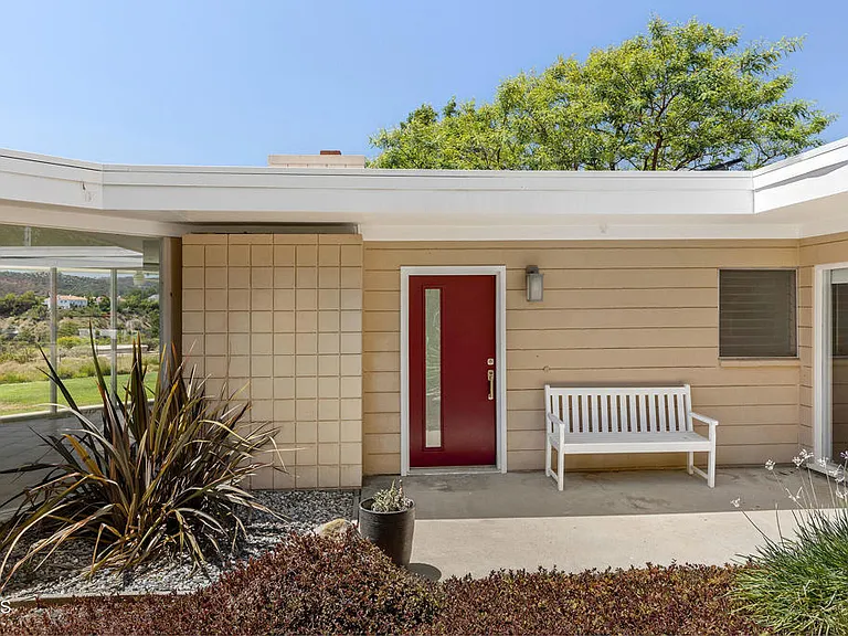 2075 Linda Flora Dr — Photo 19