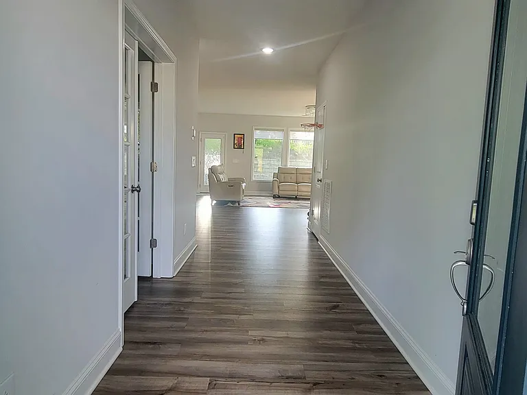 112 Roundview Ct — Photo 12