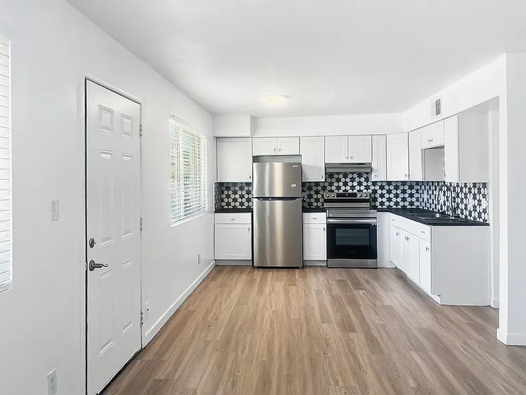 1808 N 31st St #8 — Photo 1