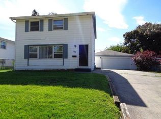 225 Sioux Ave, Carpentersville, IL 60110