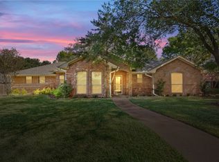 415 Meadow Mountain Dr, Woodway, TX 76712