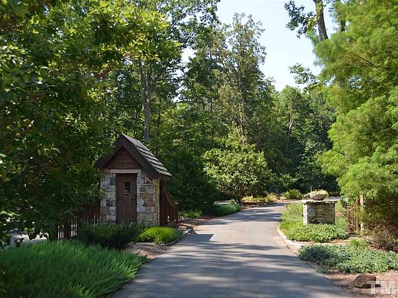 5th image of 10 Southernwood Dr