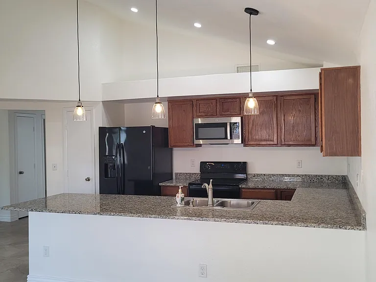 1622 N Comanche Dr — Photo 5
