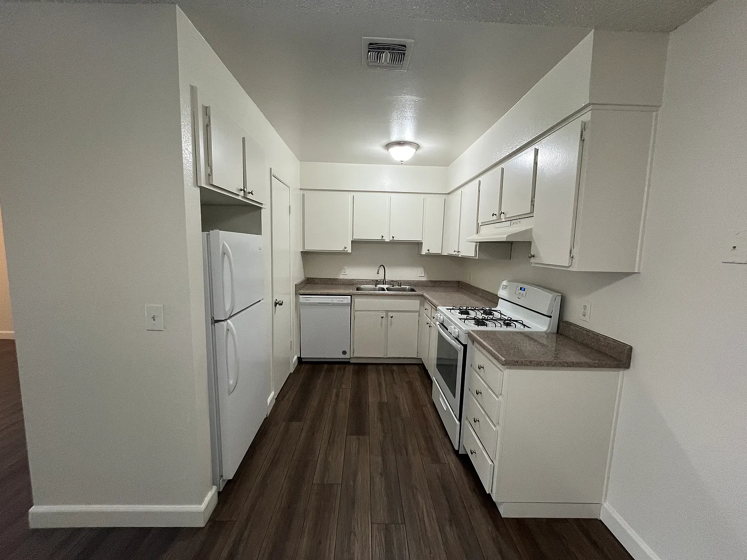 Bullard Garden Apartments — Photo 2