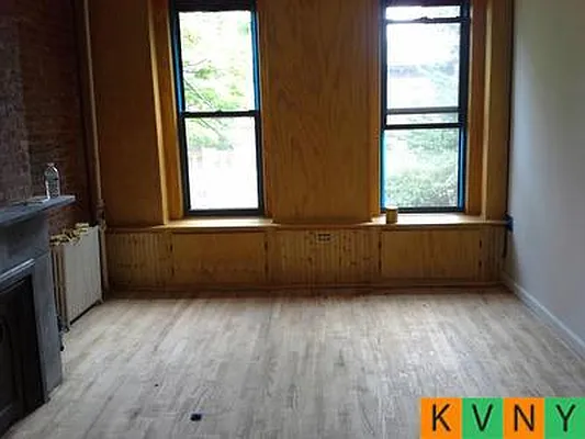 Rented by KVNY Soho | media 12