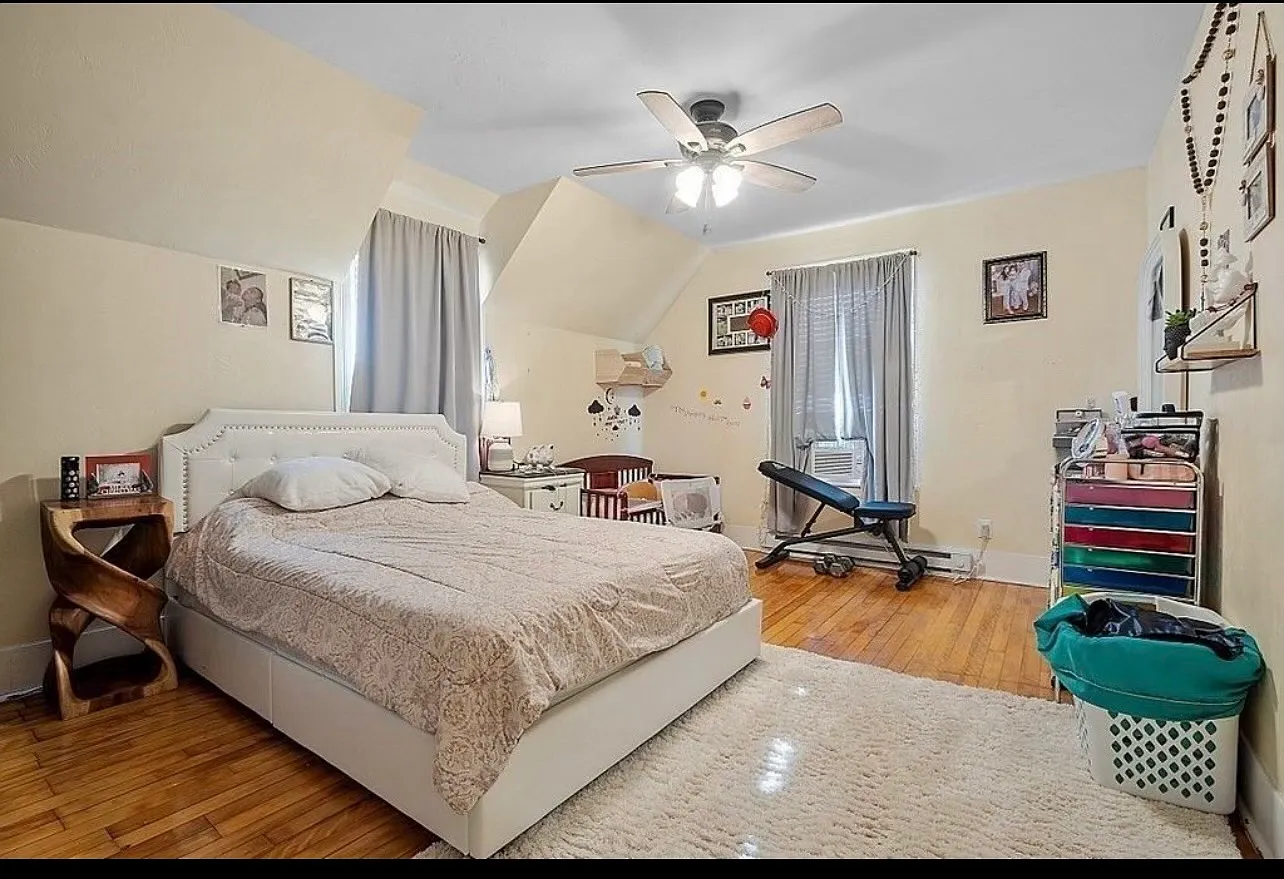 2 bed, 1300 sqft, $2,200 — Photo 2