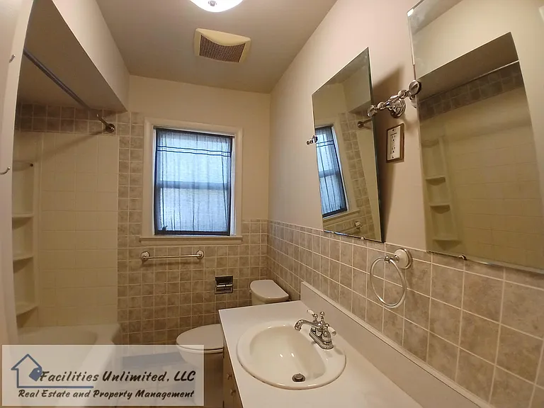 921 Charlotte St — Photo 10