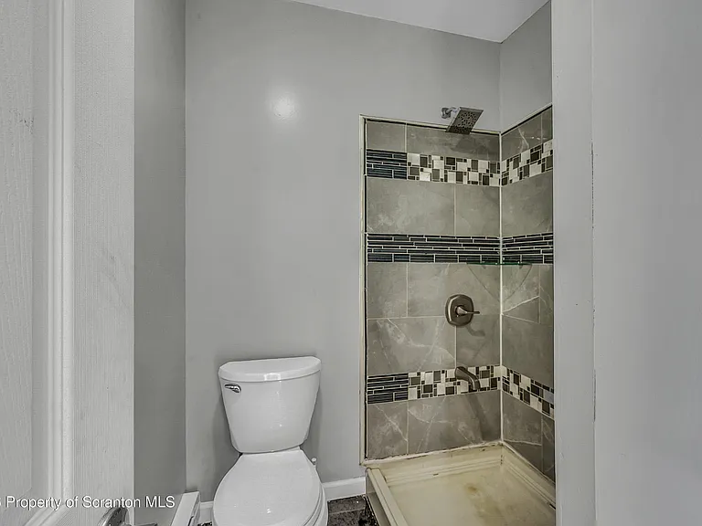 1502 Church Ave — Photo 13