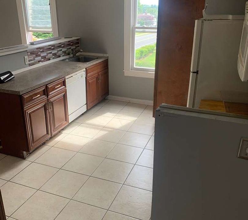 1st image of 79 Newington Ave