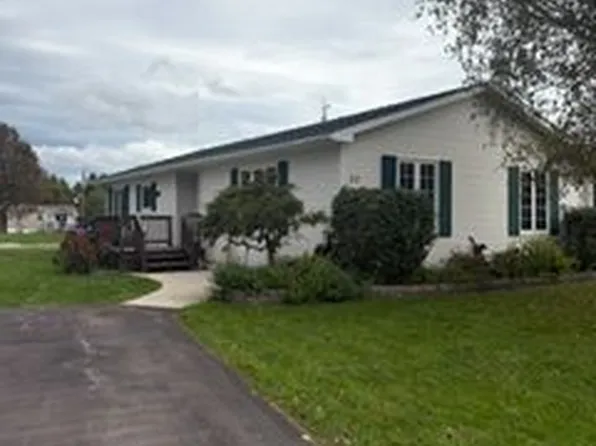 22 Indiana Ave E, Wasaga Beach, ON L9Z 3A8