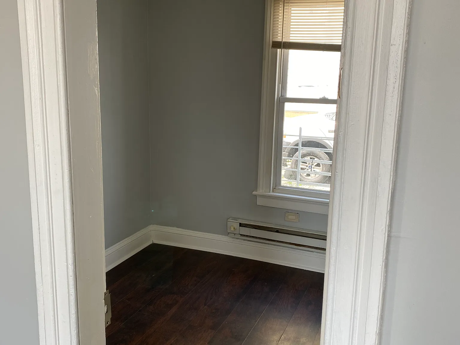 3 bed, 1300 sqft, $2,300 — Photo 2