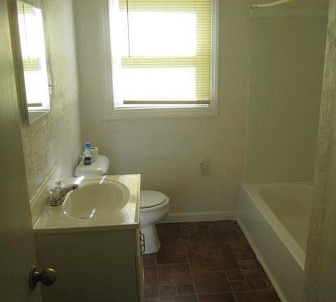 5th image of 1242 Picadilly St #B