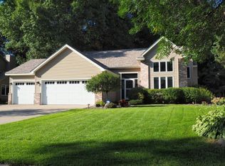 123 Woodridge Ln, Lino Lakes, MN 55014