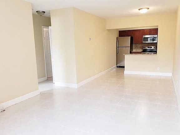 4th image of 190 NE 40th St #192