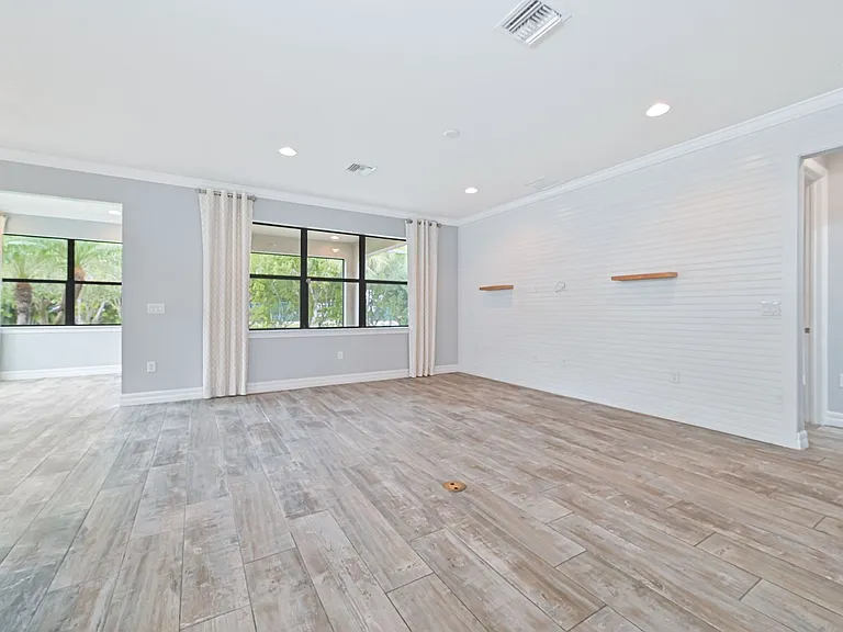 14589 Laguna Dr — Photo 8