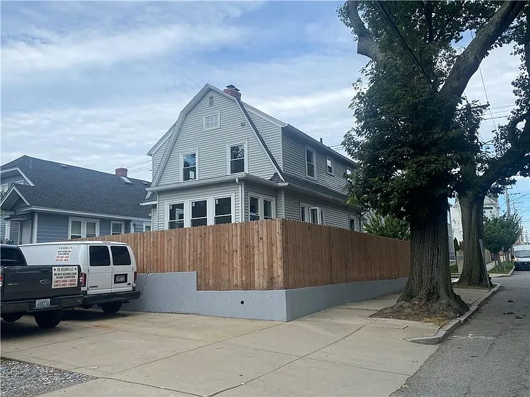 160 California Ave — Photo 13