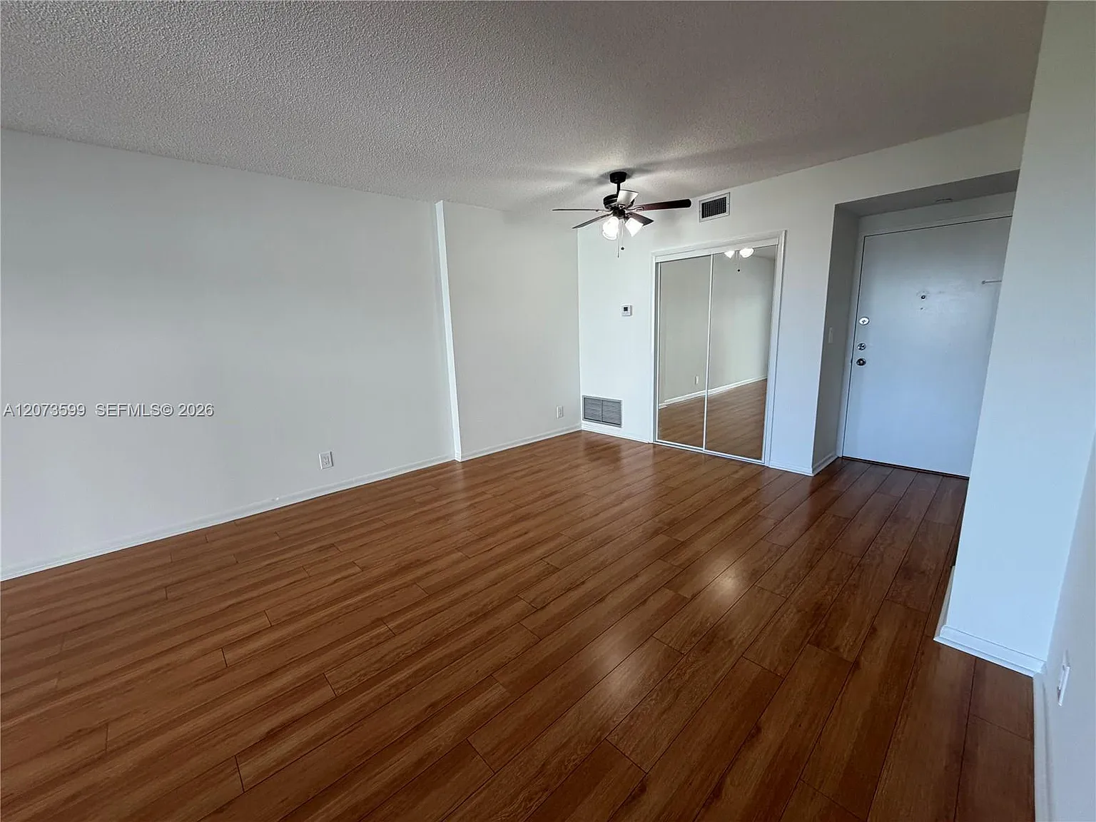 Hillcrest East No 24 Cond — Photo 4