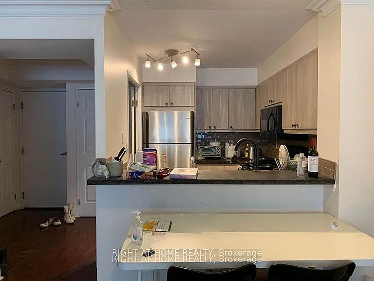 7 Carlton St #1111 — Photo 8
