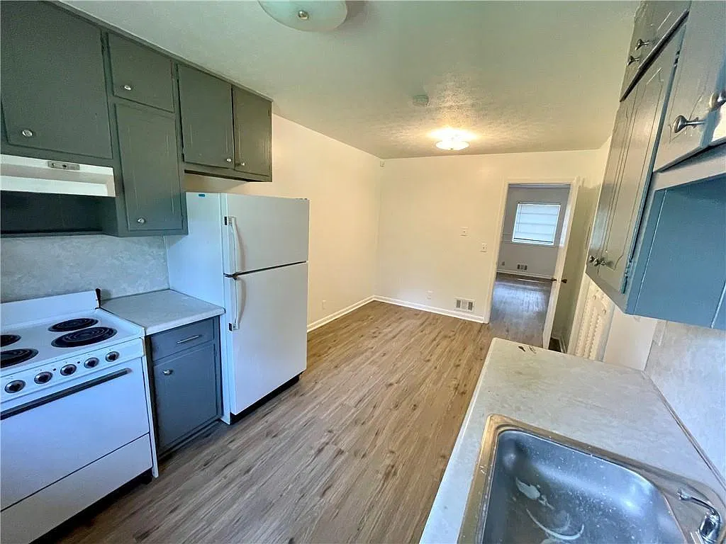 2 bed, 1.0 bath, 1700 sqft, $1,575 — Photo 2