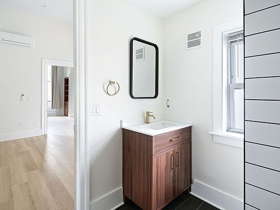 3rd image of 1913 Wallace St #8