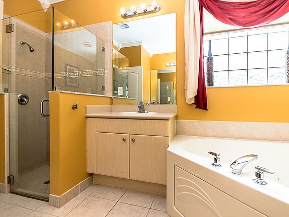 5th image of 19453 SW 60th Ct
